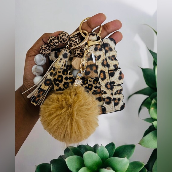 Wristlet keychain pompom wallet - Picture 2 of 6